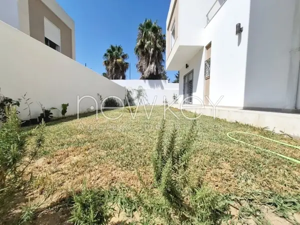 Une Villa en cours de finition S+3 à vendre à La Soukra