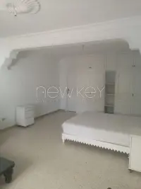 Un coquet s+2 meublé de plain pied avec jardin à La Marsa - 3