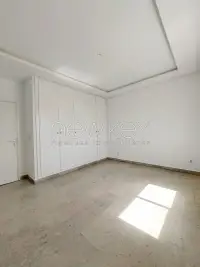 Magnifique étage de villa S+3 a la marsa - 2