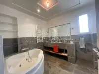 Villa avec piscine et jardin à louer au lac 2 - 6