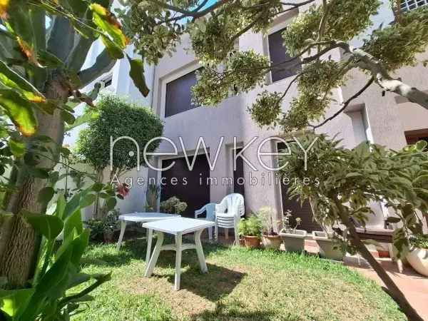 Une Belle Villa S+5 avec jardin à louer à L'Aouina