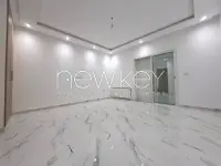 Une Villa S+5 avec piscine à vendre à La Soukra - 2