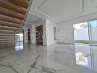 Une Villa S+5 avec piscine à vendre à La Soukra - 6