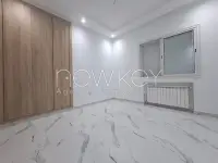 Une Villa S+5 avec piscine à vendre à La Soukra - 4