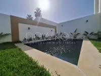 Une Villa S+5 avec piscine à vendre à La Soukra - 1