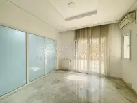 Villa avec piscine et jardin à louer au Berge du Lac 2 - 5