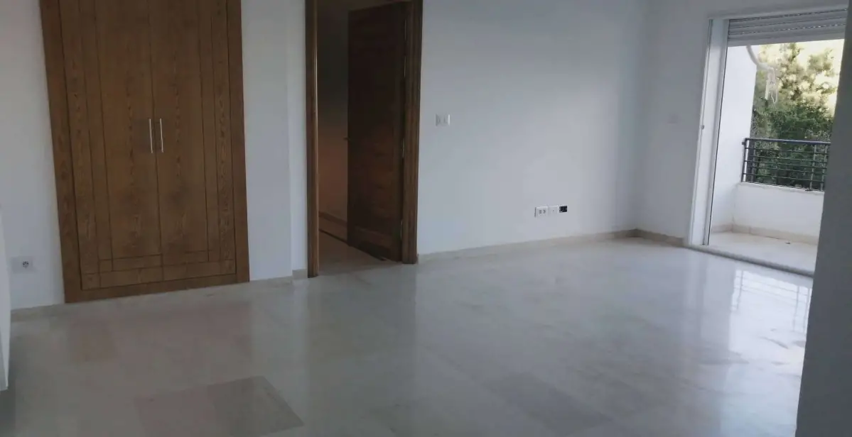 Bureau à la Soukra
