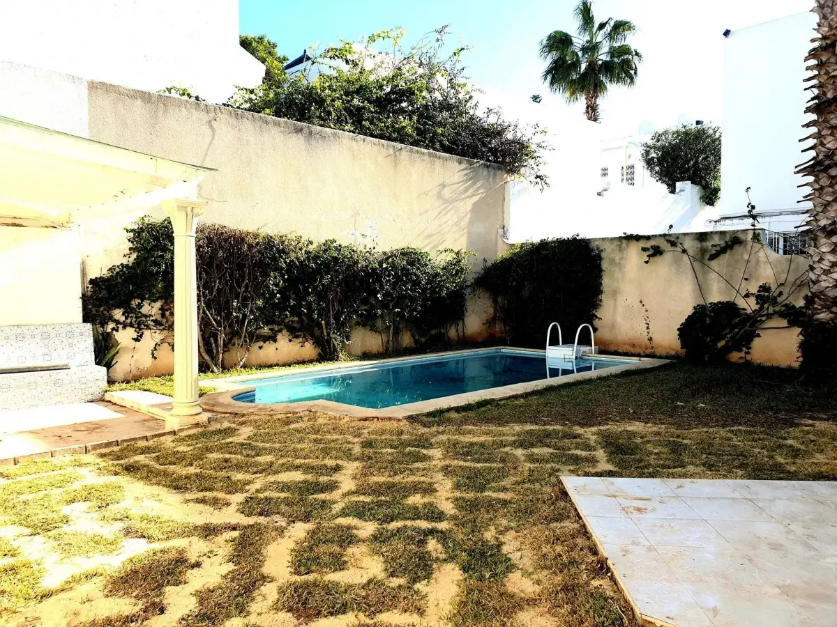 Villa à côté du lycée Cailloux