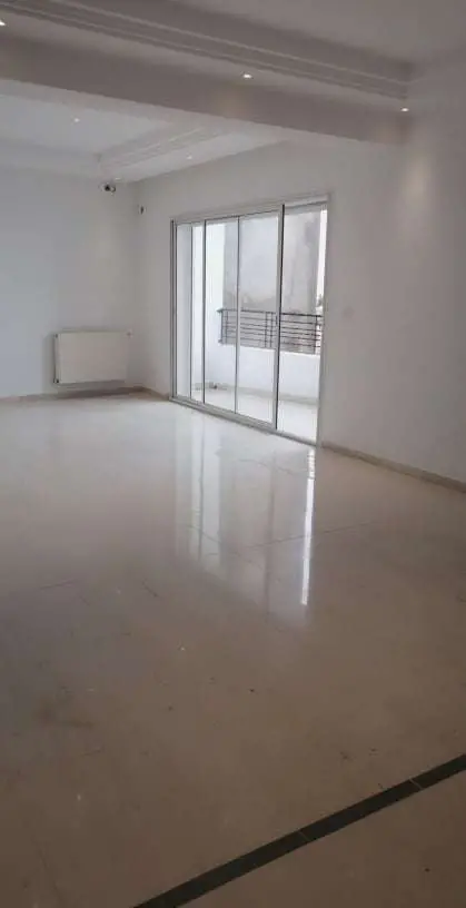 Bureau à la Soukra