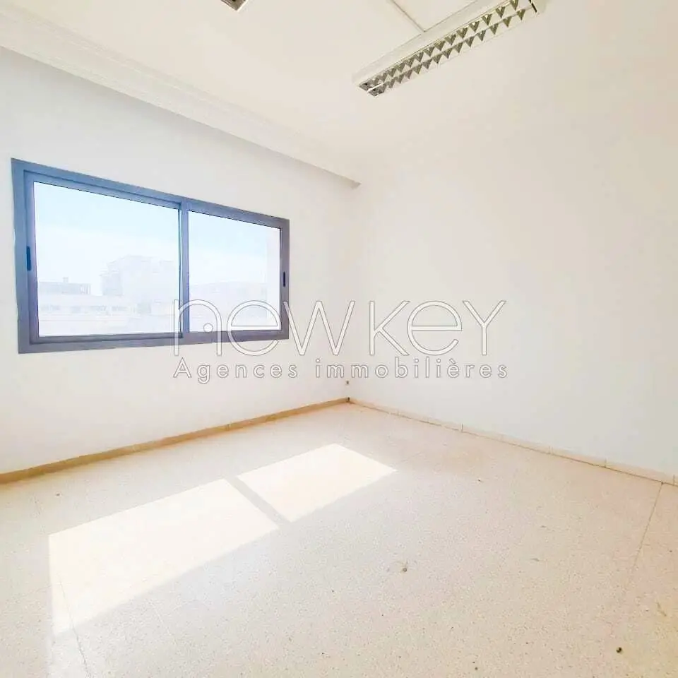 Bureau A4 à louer à La Soukra