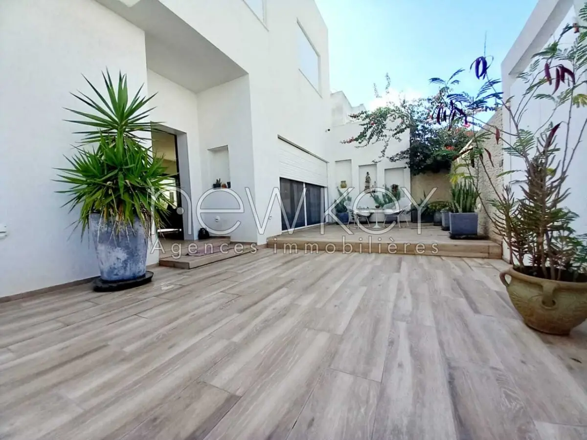 Coquet duplex S+3 meublé à la Marsa