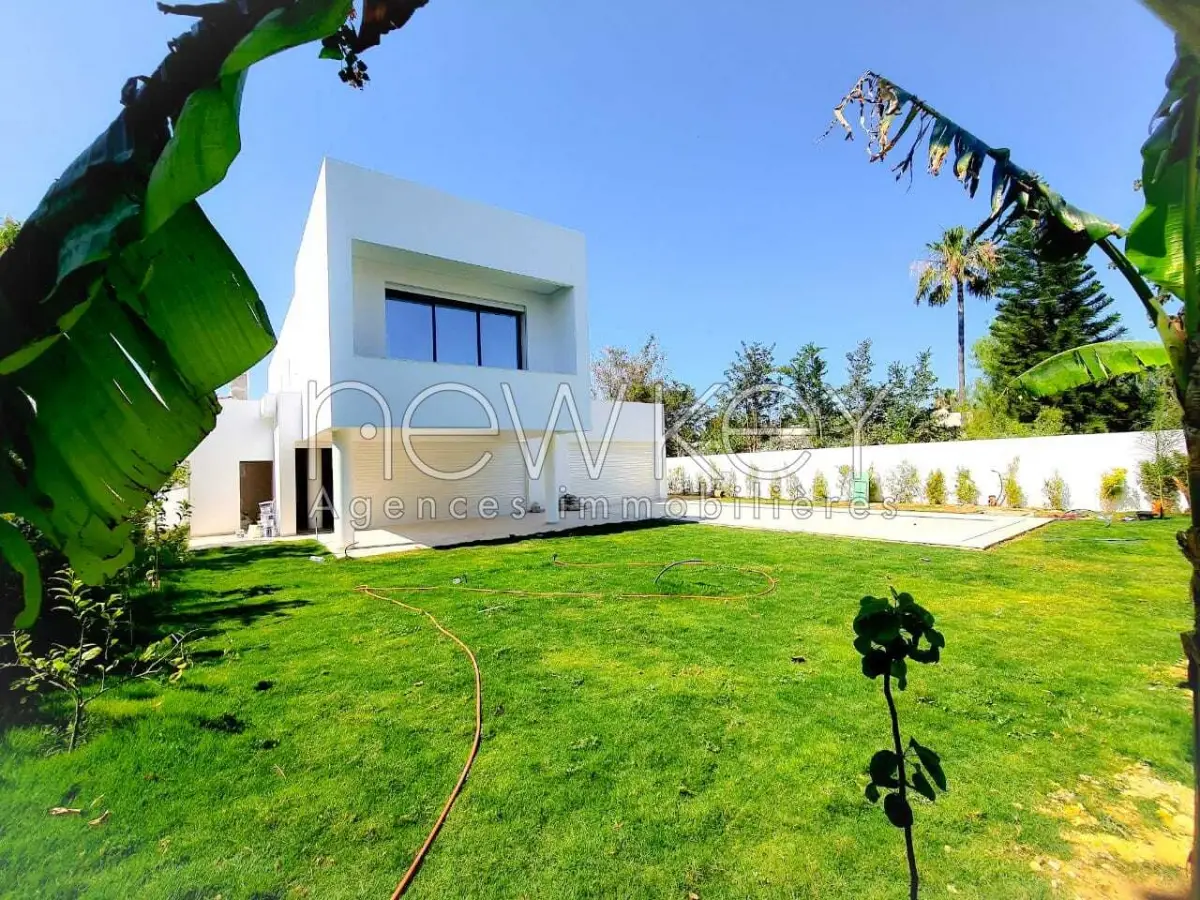 Somptueuse Villa avec piscine à louer à La Soukra