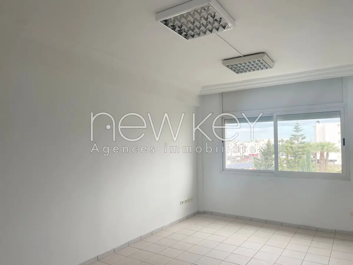 Bureau A3 à Louer à La Soukra