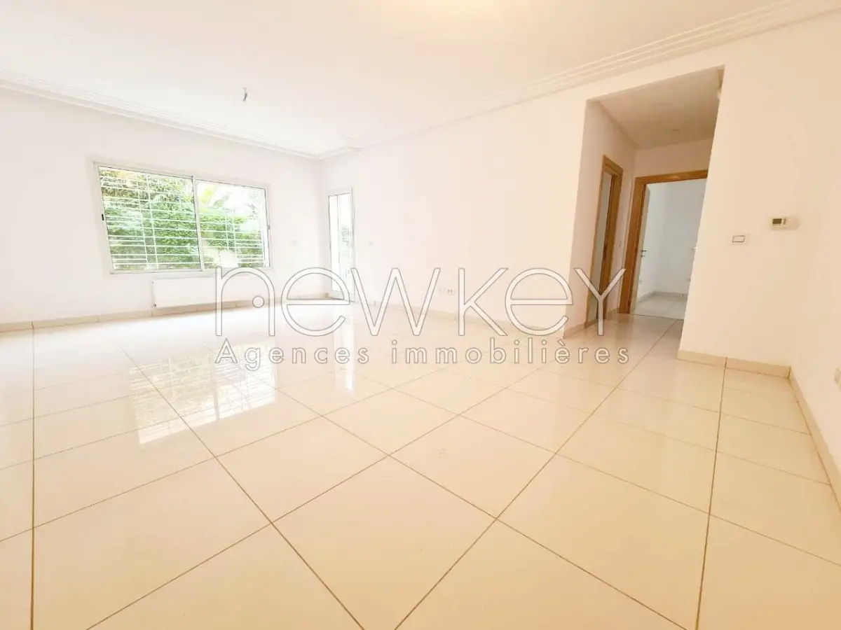 Superbe Appartement S2 avec jardin à La Soukra