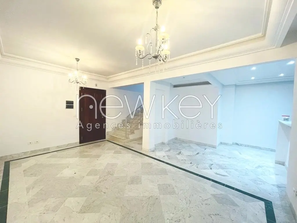 Un Duplex S2 à louer à La Soukra