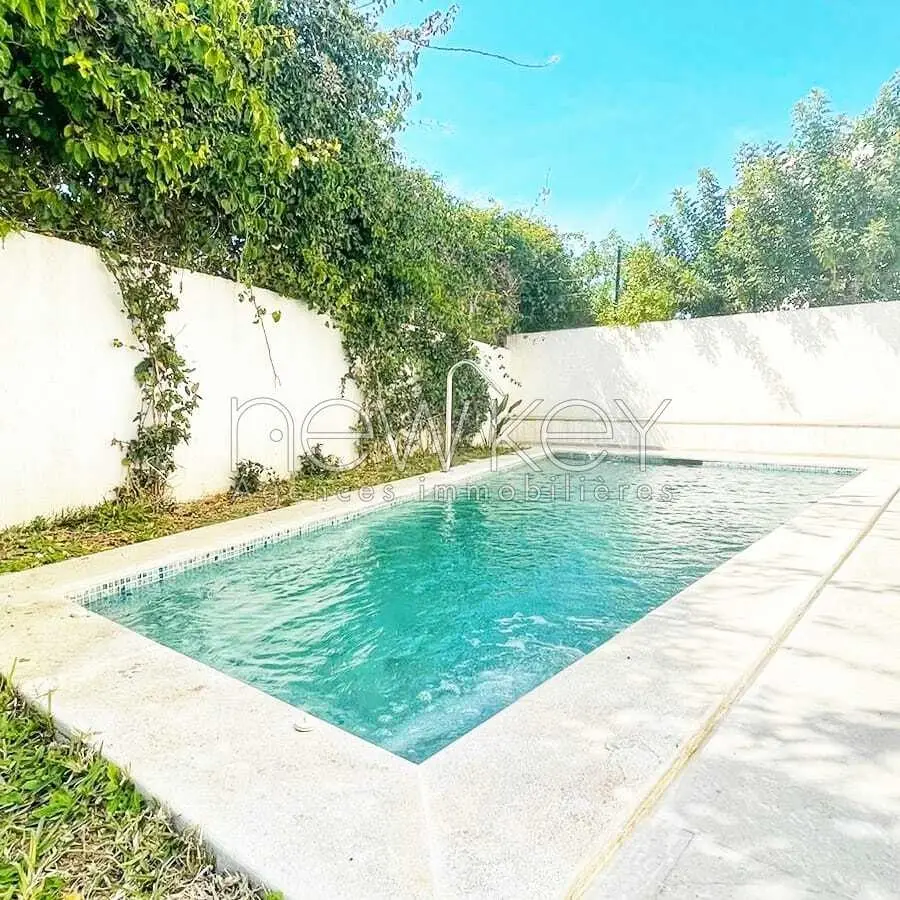 Superbe Duplex avec piscine à vendre à La Soukra