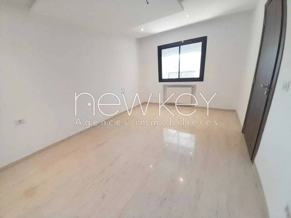 Bel Appartement s1 à vendre à La Soukra