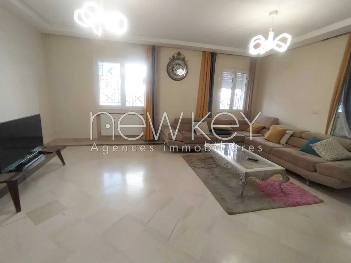 Un Appartement S3 avec jardin à vendre à La Soukra