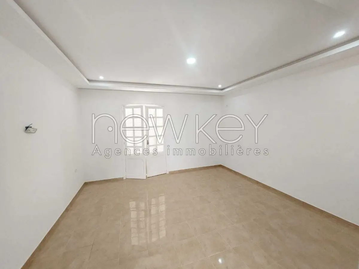 Etage de villa s+3 à Marsa ville