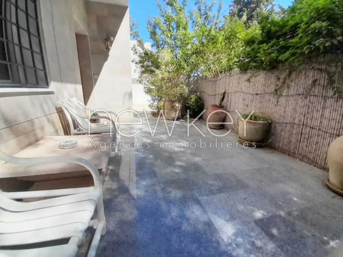 Appartement S+1 avec terrasse bien meublé à Ain Zaghouan