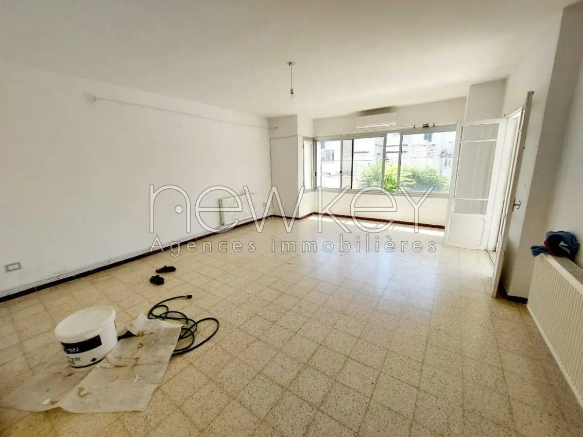Etage de villa s5 à Marsa plage