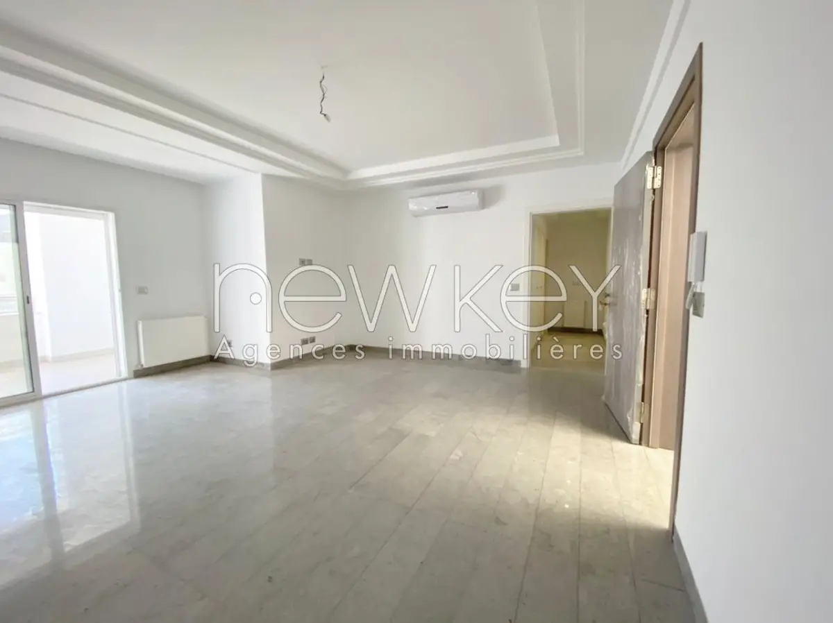 Bel Appartement S+3 à louer à La Soukra