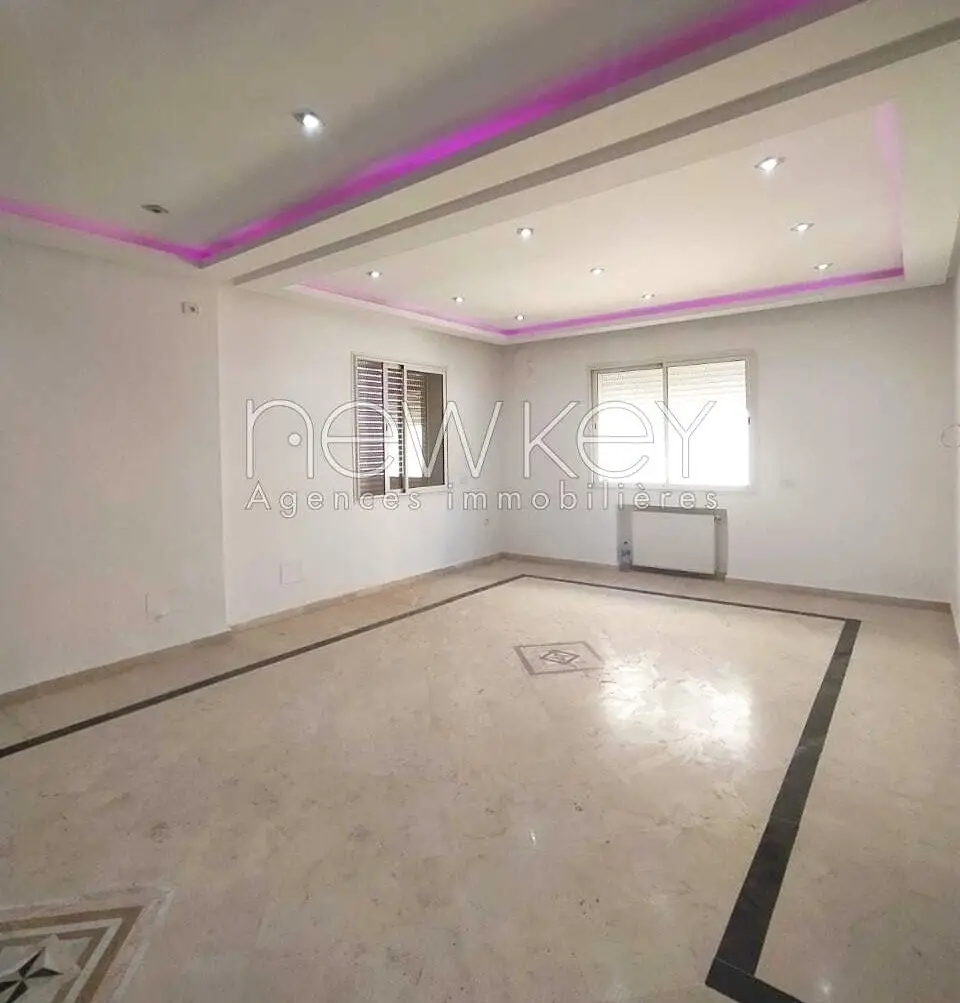 Un étage de villa S+3 au Bhar Lazreg