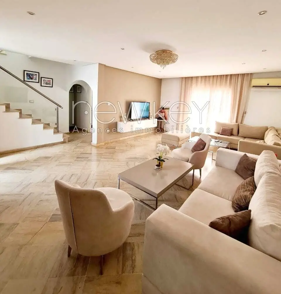 Une Villa Jumelée S+3 à vendre aux Jardins de L'Aouina