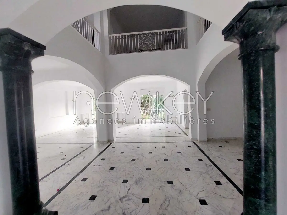 villa s+6 à Gammarth
