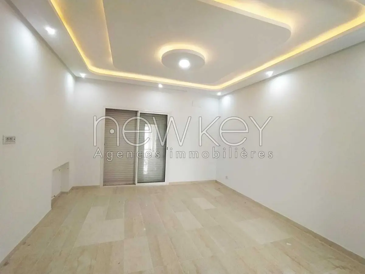 Un Appartement S+3 à louer à Borj Louzir