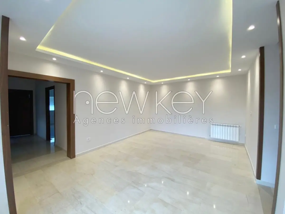 Superbe étage De Villa S+3 à louer à La Soukra