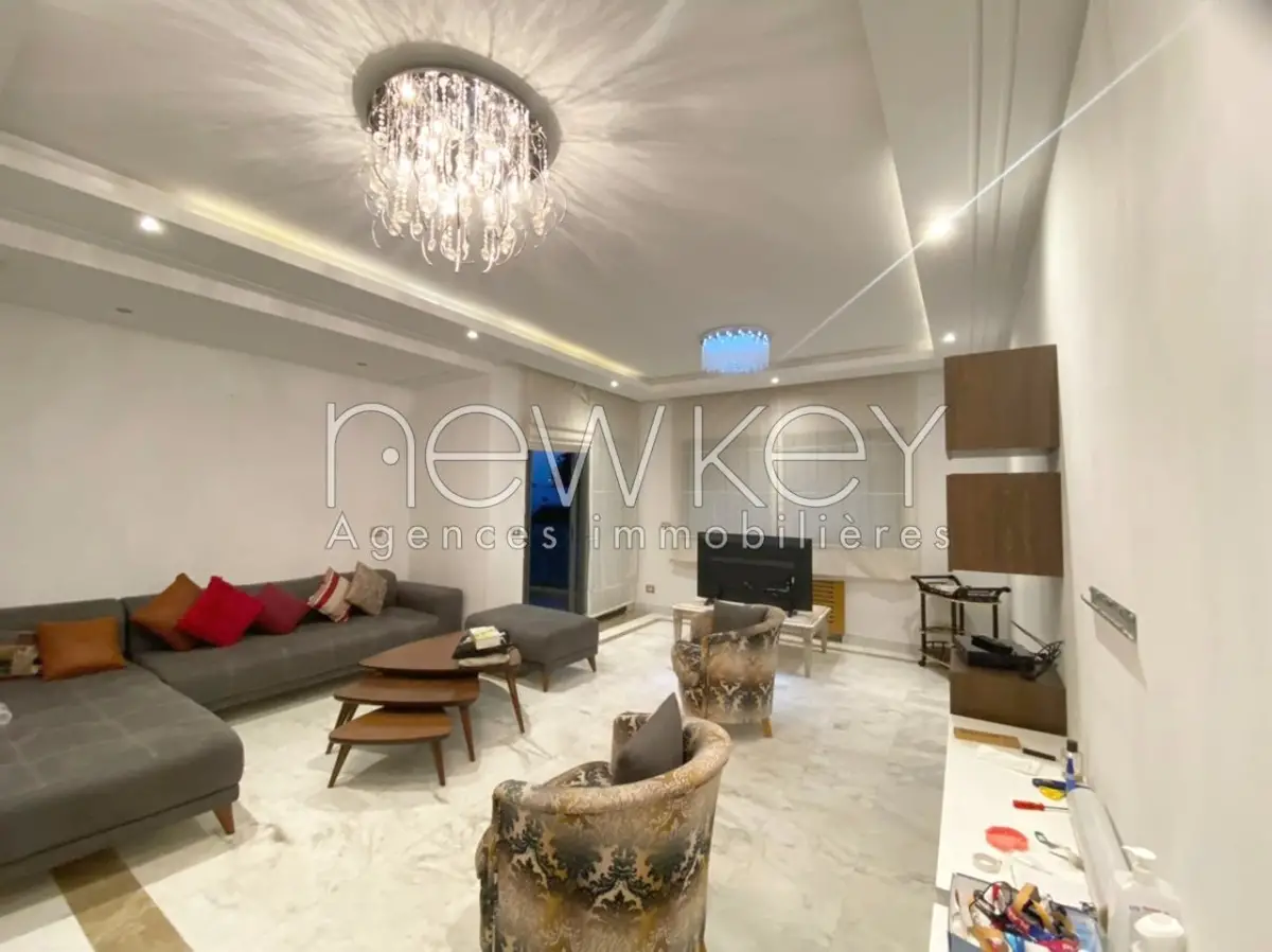 Un Appartement S+4 à louer à  La Soukra