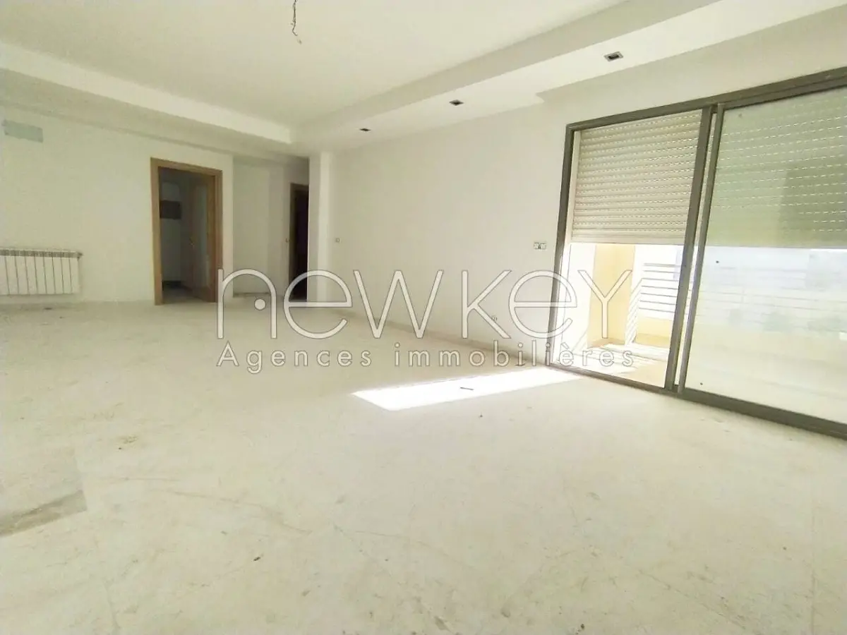 Bel Appartement S+2 Neuf à La Soukra