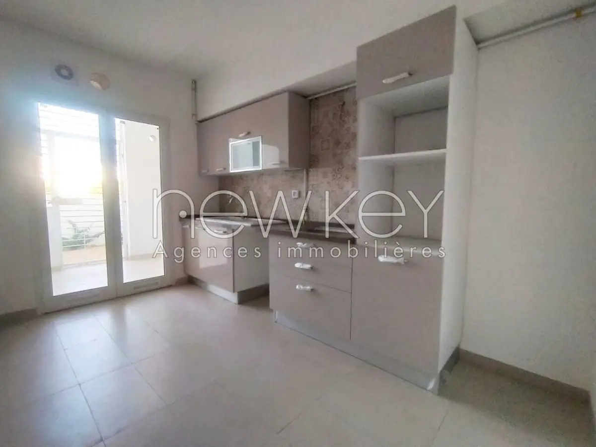 Un Appartement S+3 avec jardin à vendre à La Soukra
