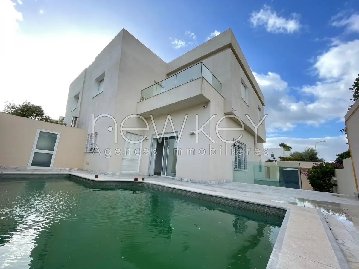 Villa moderne avec piscine et jardin à louer aux Berges du Lac 2
