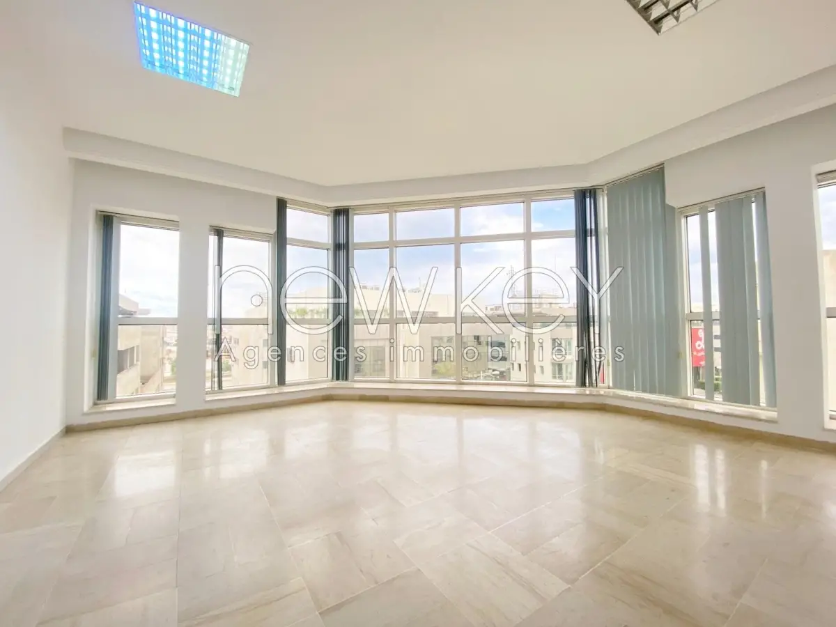 Bureau A8 à louer aux Berges du Lac 2