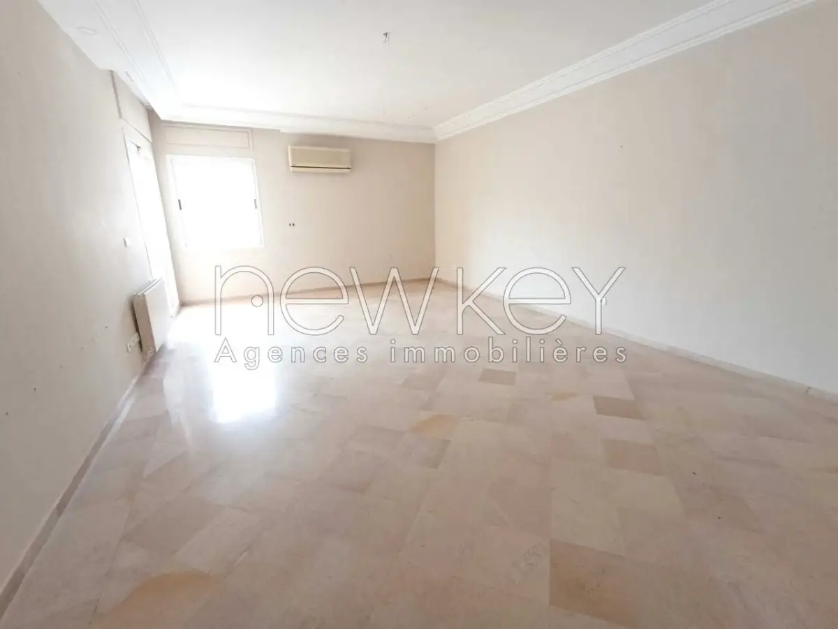 Bureau A3 à louer aux Berges du Lac 1