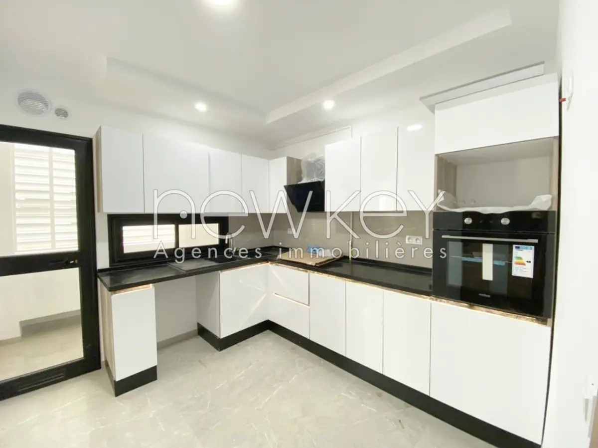 Un Superbe Appartement S+2 à louer à La Soukra