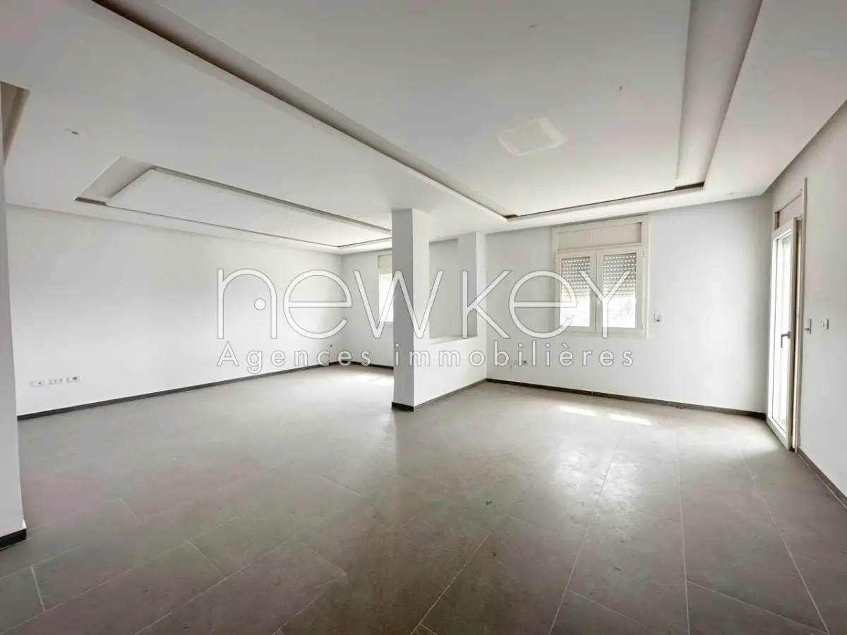 Un Superbe Appartement S+4 à vendre La Soukra