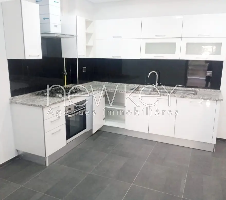 Un Appartement S+2 Neuf avec jardin à La Soukra