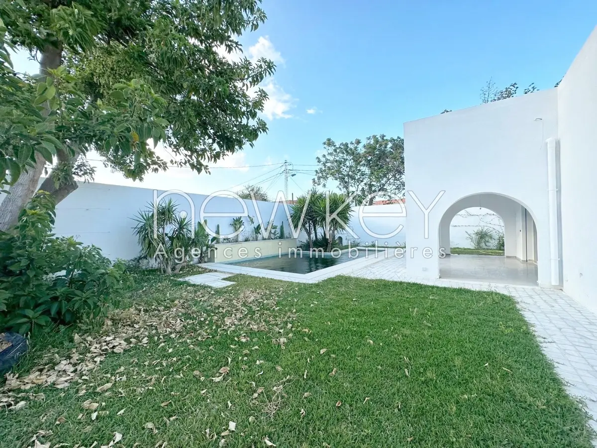 Une Belle Villa de plain-pied à louer à La Soukra