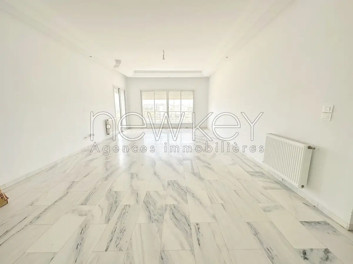 S+3 avec chambre de service à vendre aux Jardins de Carthage
