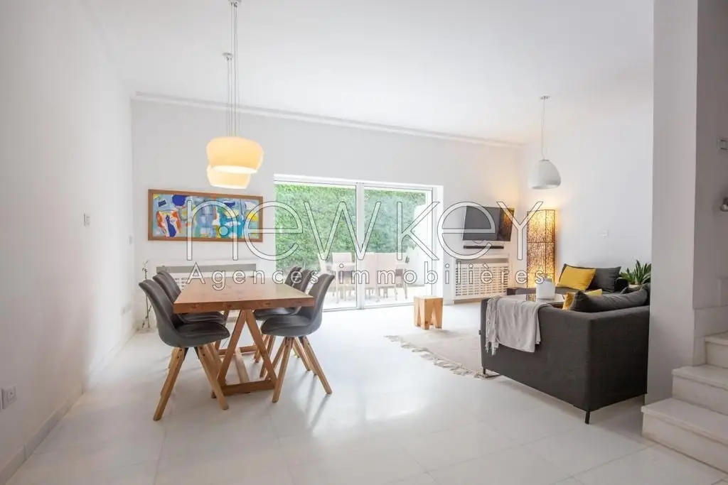 Triplex s+5 meublé à Gammarth