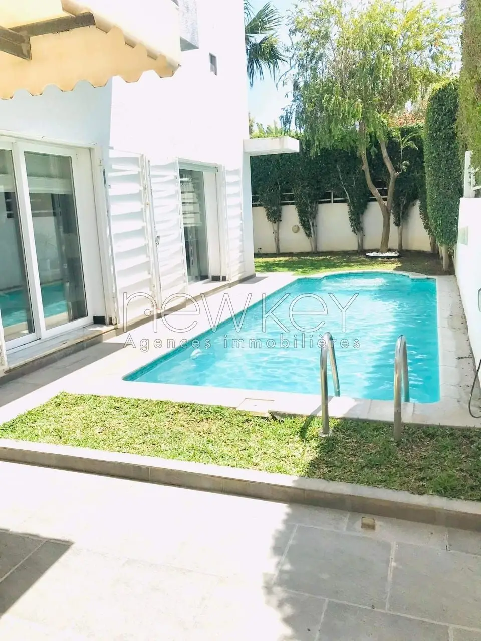 villa s+5 avec piscine