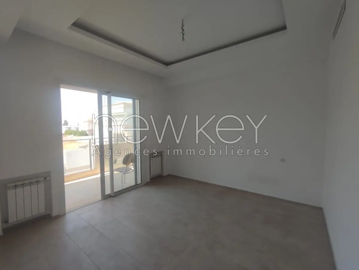 Appartement S+3 à vendre à La Soukra