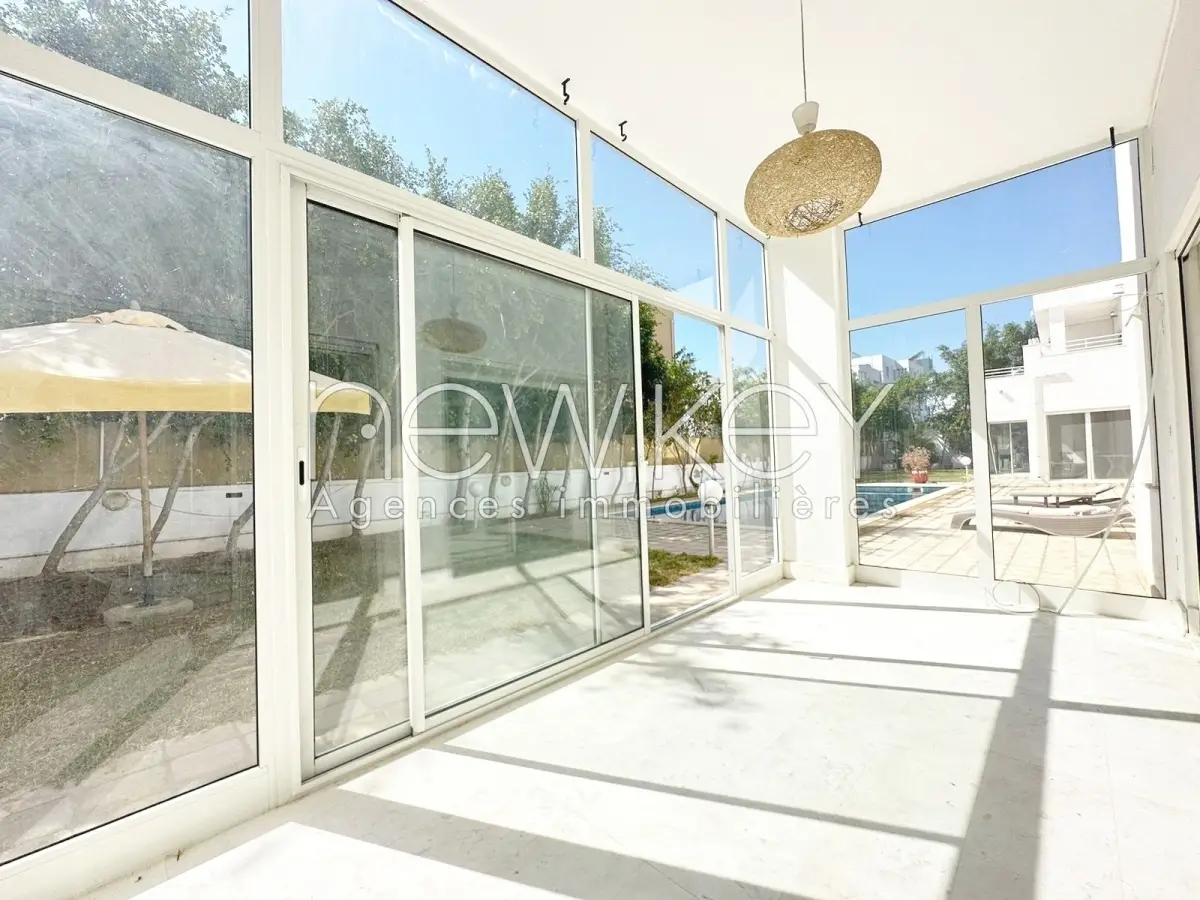 Duplex S4 avec piscine et jardin à louer au Lac 1