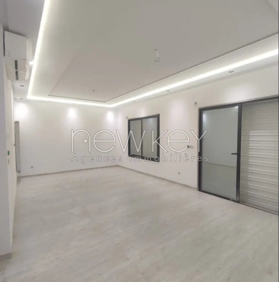 Un Duplex S+3 avec jardin à vendre à La Soukra
