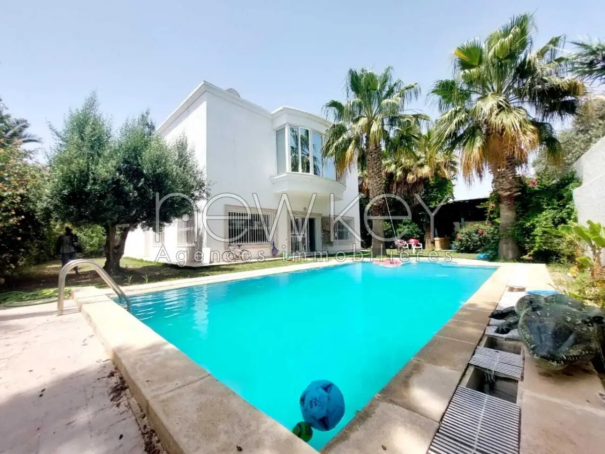 Magnifique villa S+4 à Gammarth