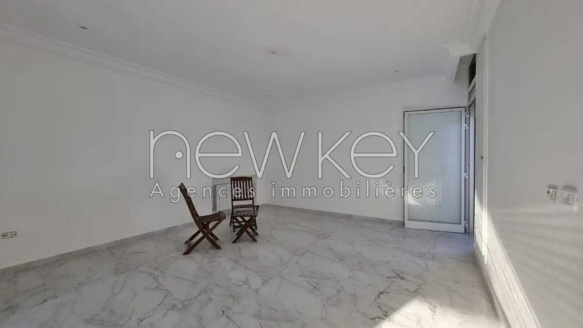 Bel appartement S+3 neuf à la Marsa