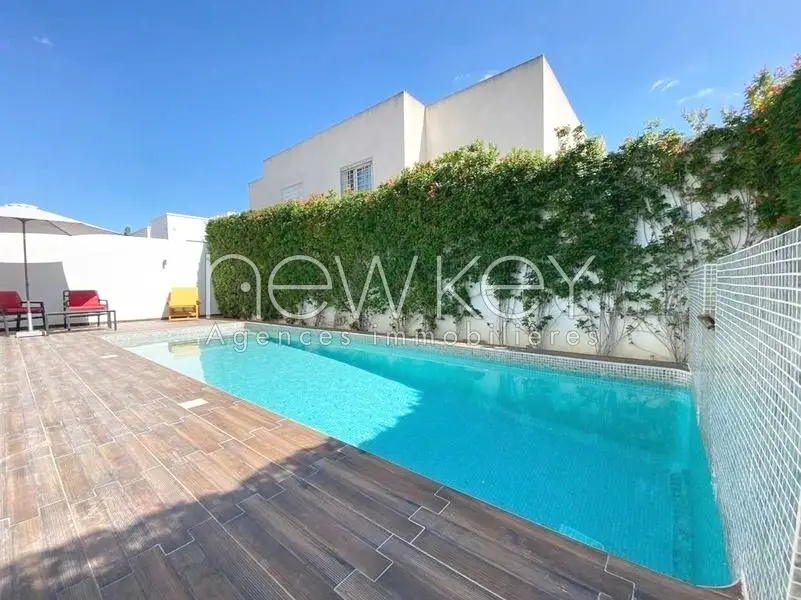 Villa moderne avec piscine et jardin à louer au Lac 2